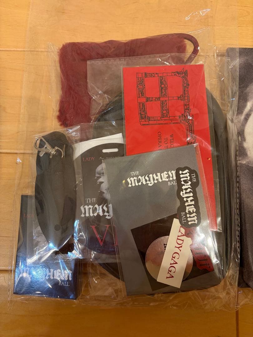 Lady Gaga The MAYHEM Ball VIP GOLD 限定グッズ