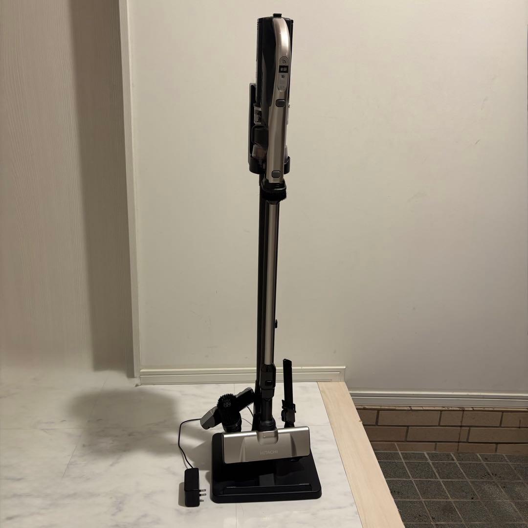 ヒマワリ　日立充電式掃除機パワかるスティック　スタンド・説明書付き