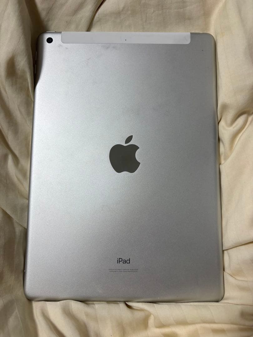 iPad 第8世代10.2インチ シルバー 本体　32GB