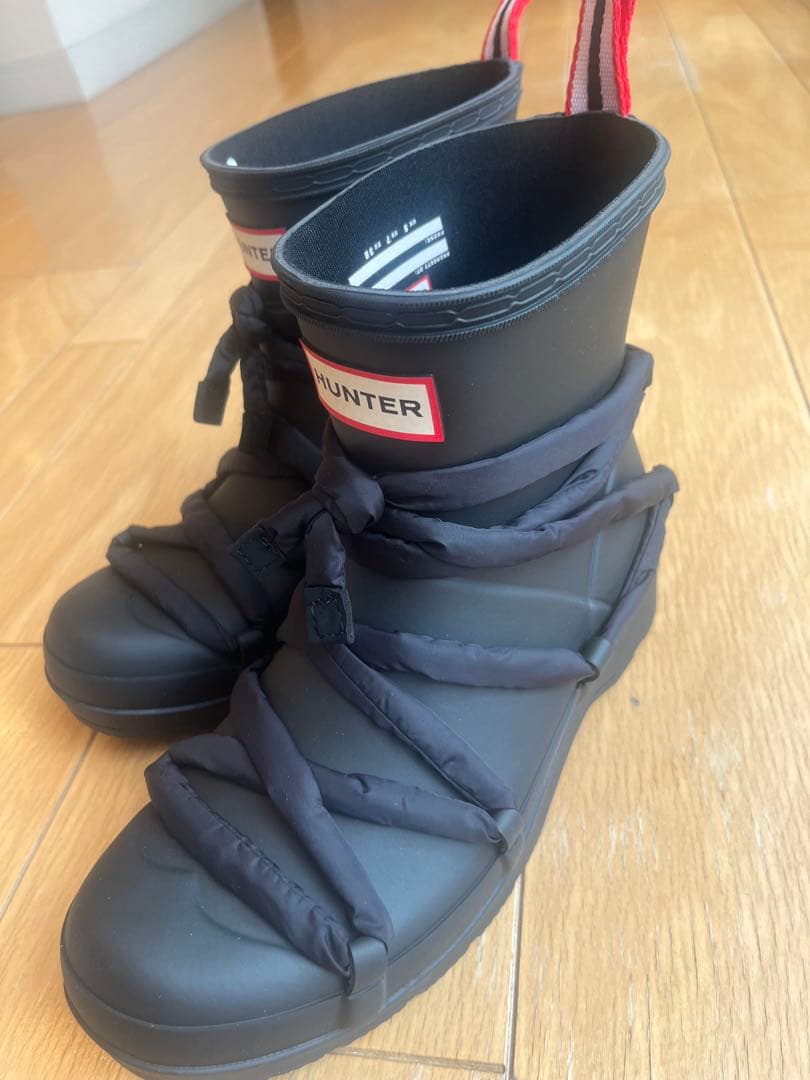 HUNTER ハンター　プレイ ショート ギア オン パフ ストラップ ブーツ
