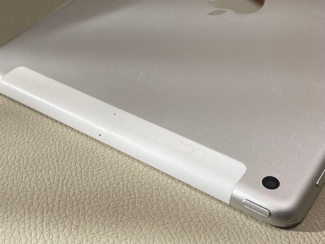 Apple iPad 第6世代 128GB Cellular 本体