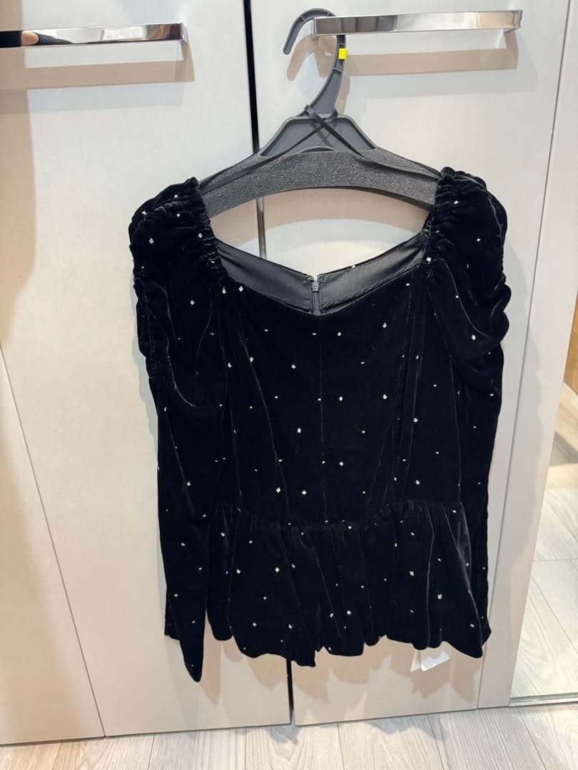 【新品未使用】Rirandrure ベロア刺繍ペプラムブラウス　人気完売