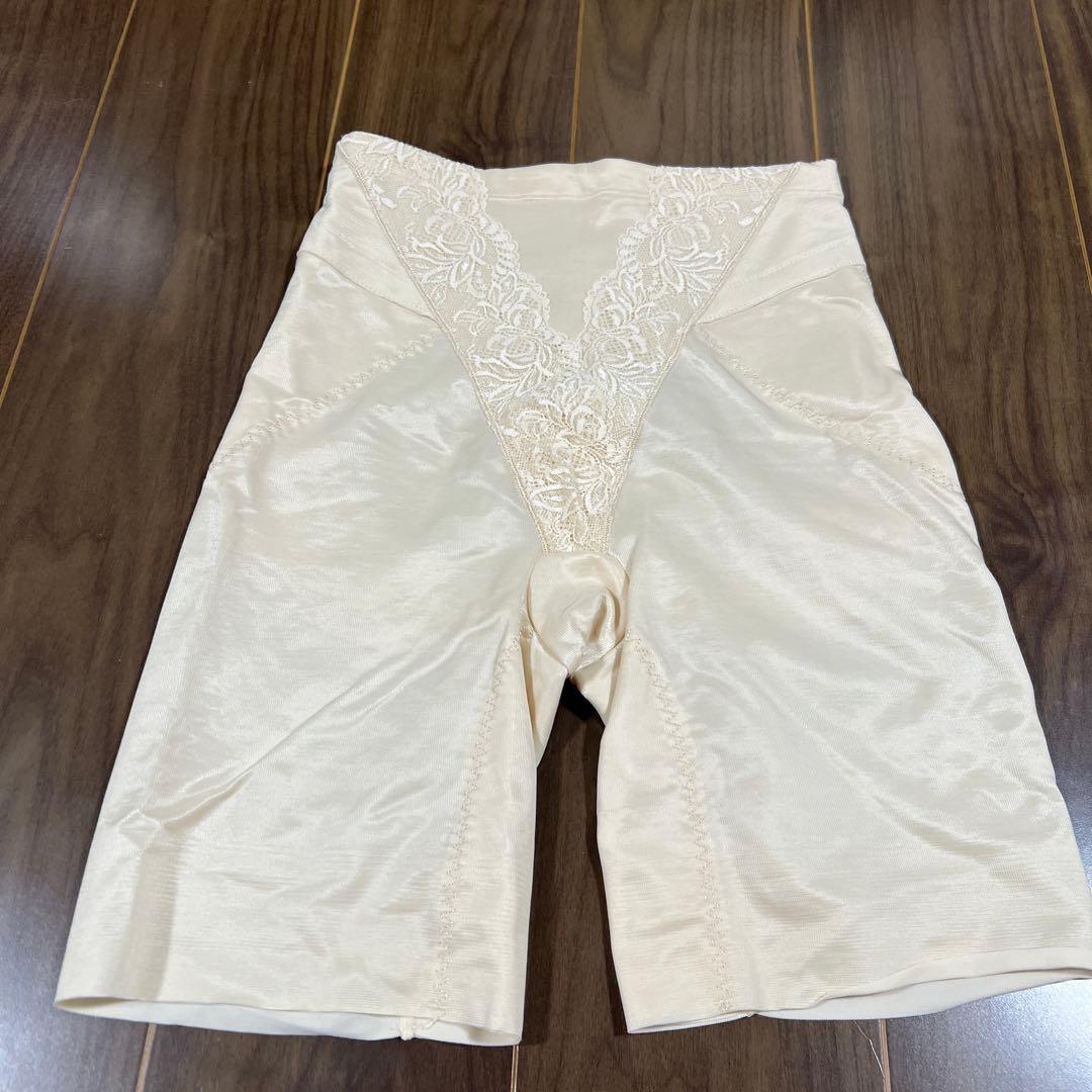 アールイズウェディング　 ブライダルインナー vカット　ガードル　76 82