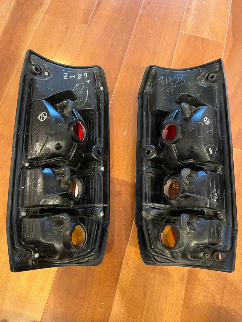 ランドクルーザー70 テールレンズ