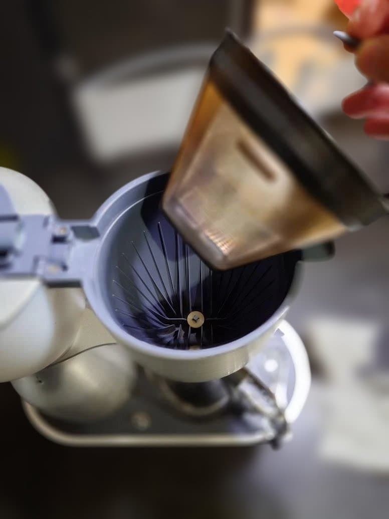 デロンギ　ドリップコーヒーメーカー　CM900J