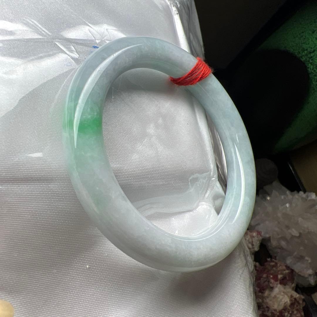 翡翠 バングル 陽緑花柄丸型バングル　〜56.5