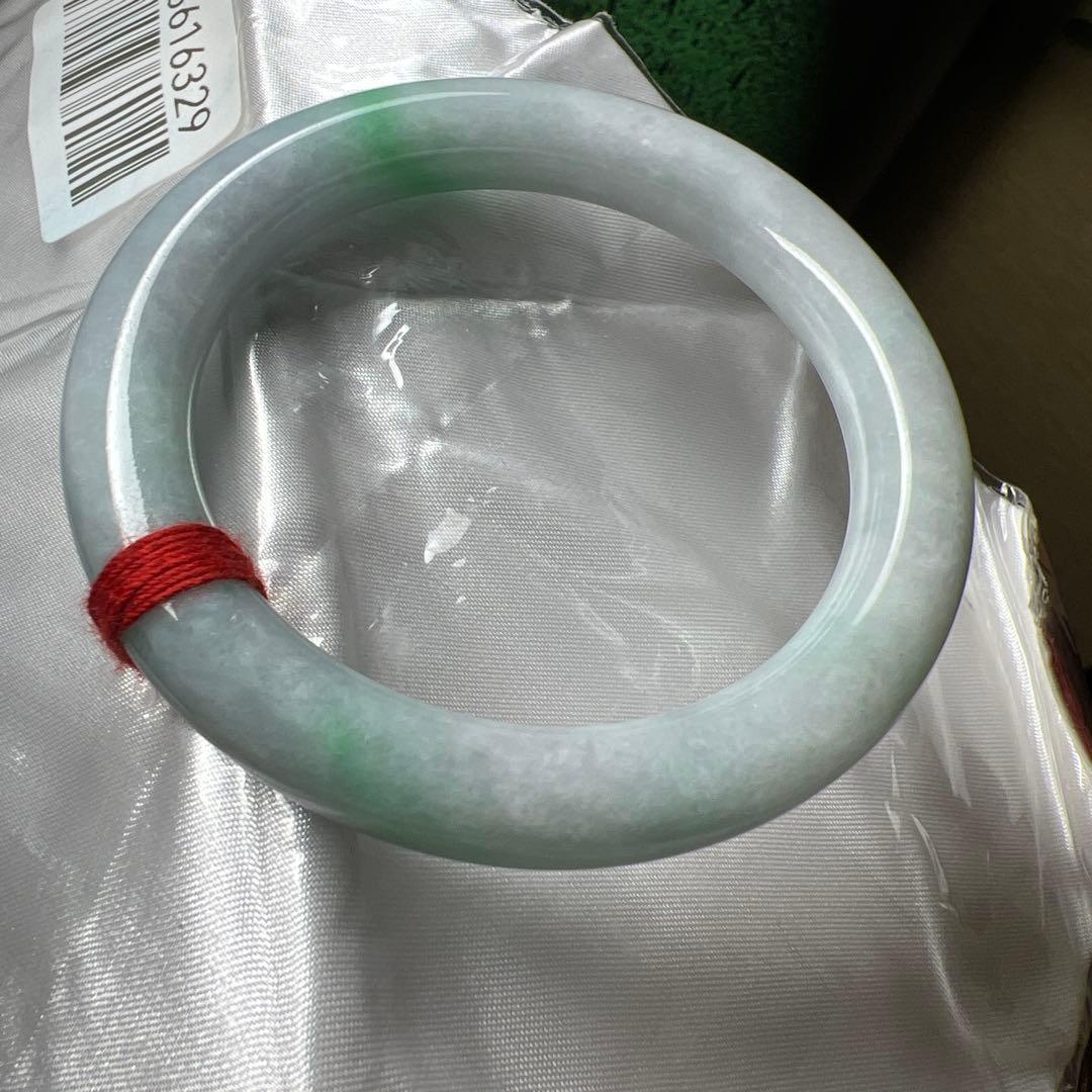 翡翠 バングル 陽緑花柄丸型バングル　〜56.5