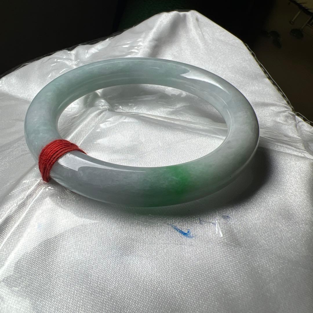 翡翠 バングル 陽緑花柄丸型バングル　〜56.5