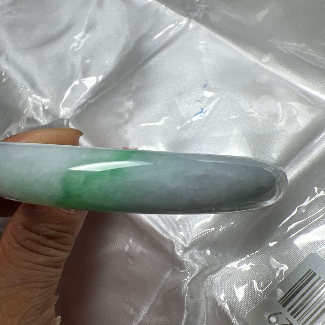 翡翠 バングル 陽緑花柄丸型バングル　〜56.5