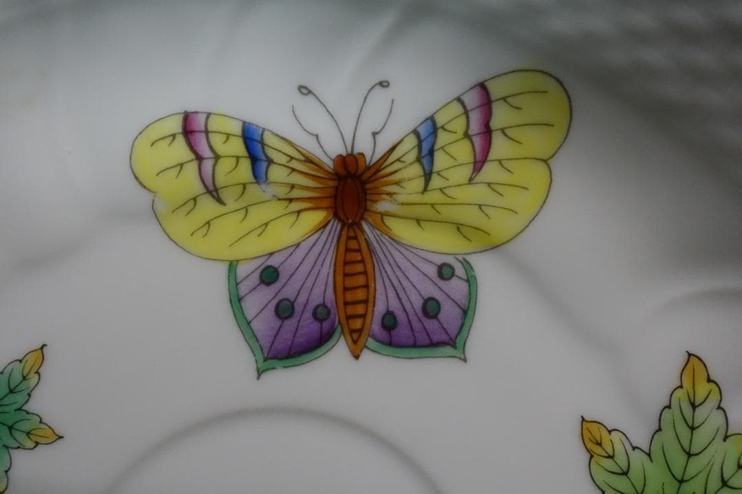 訳あり！ヘレンドヴィクトリア ティーカップ、ソーサー２枚