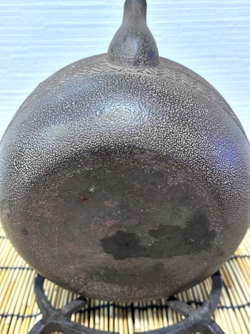 未使用品 山形鋳物師 横倉嘉山作 平鉉梅文様　南部鉄瓶　南部鉄器　調理器具　鉄瓶