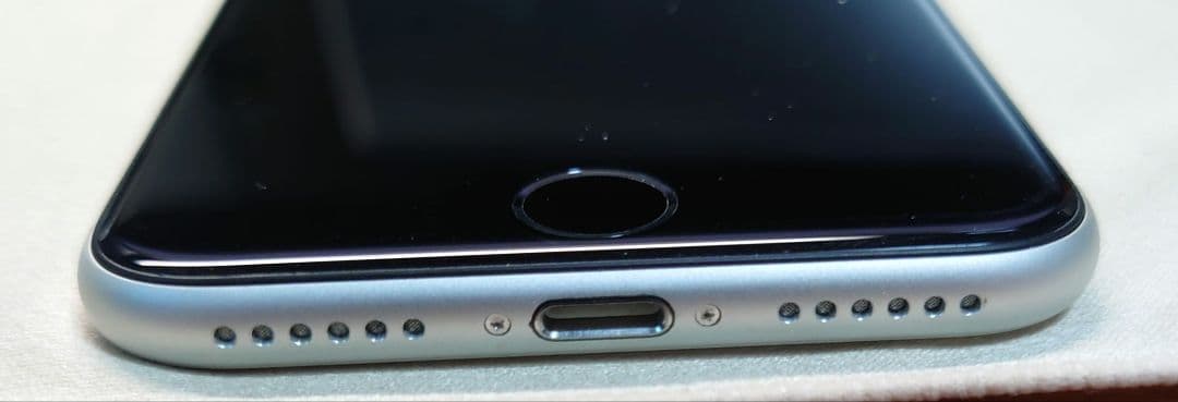 iPhoneSE 第2世代 本体 ホワイト 64GB バッテリー容量83%