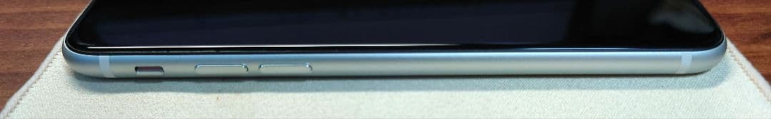 iPhoneSE 第2世代 本体 ホワイト 64GB バッテリー容量83%