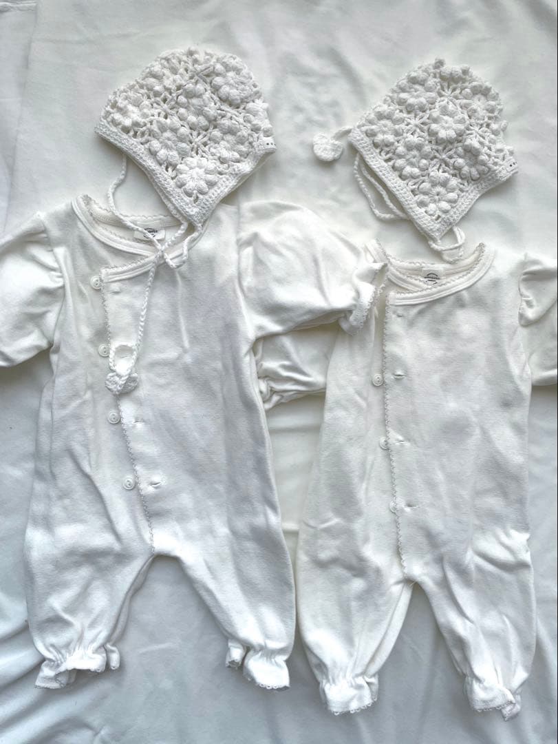 monbebe ホワイトロンパースと帽子セット 双子 年子