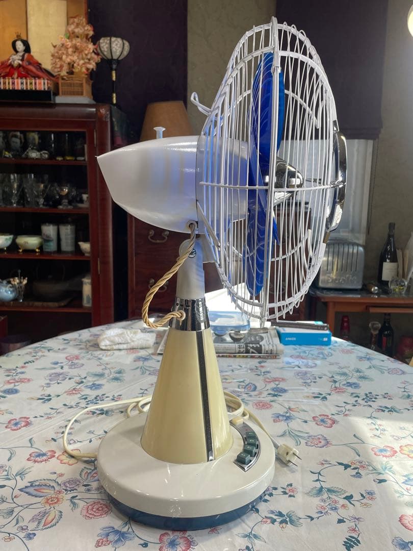 DarkBlue の涼しげな羽根/ランプも光る！ 暑夏をecoに乗切る東芝扇風機