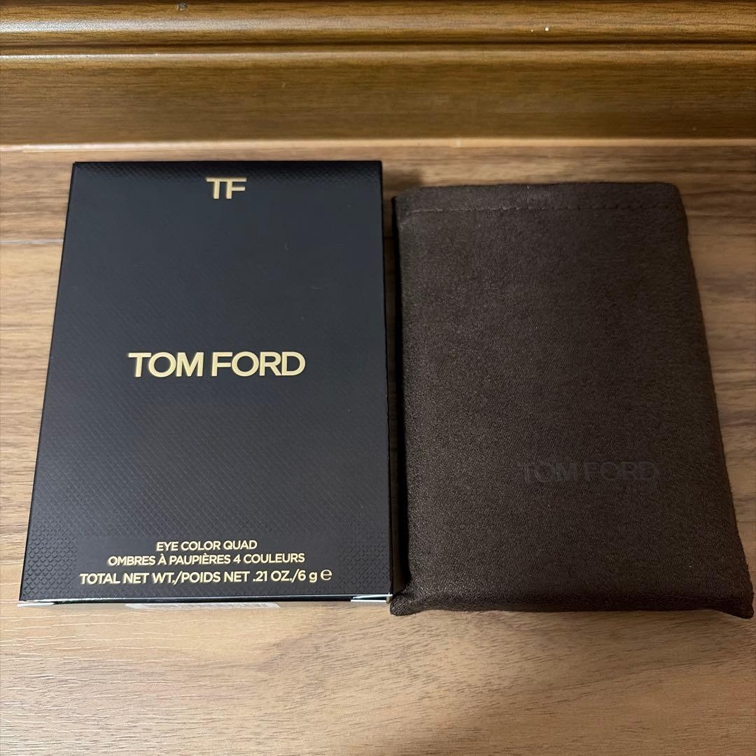 【新品未使用】廃盤色・TOM FORD アイカラークォード 04A サスピション