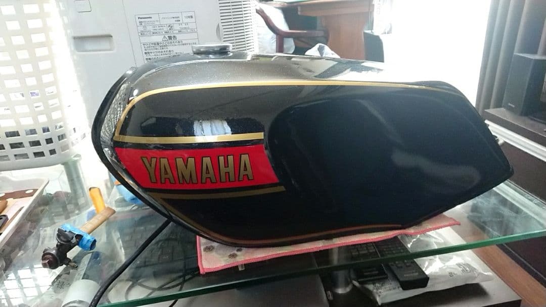 ト*プ様 RZ250タンク、パテにヒビあり。