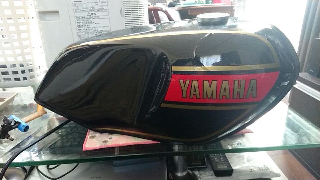 ト*プ様 RZ250タンク、パテにヒビあり。
