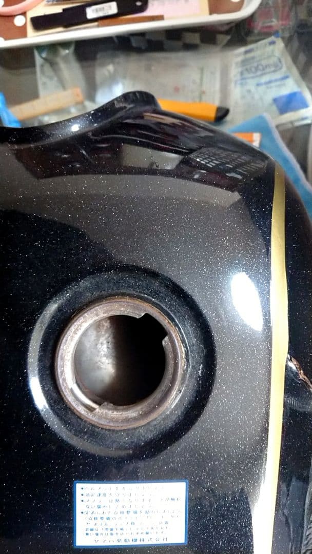 ト*プ様 RZ250タンク、パテにヒビあり。