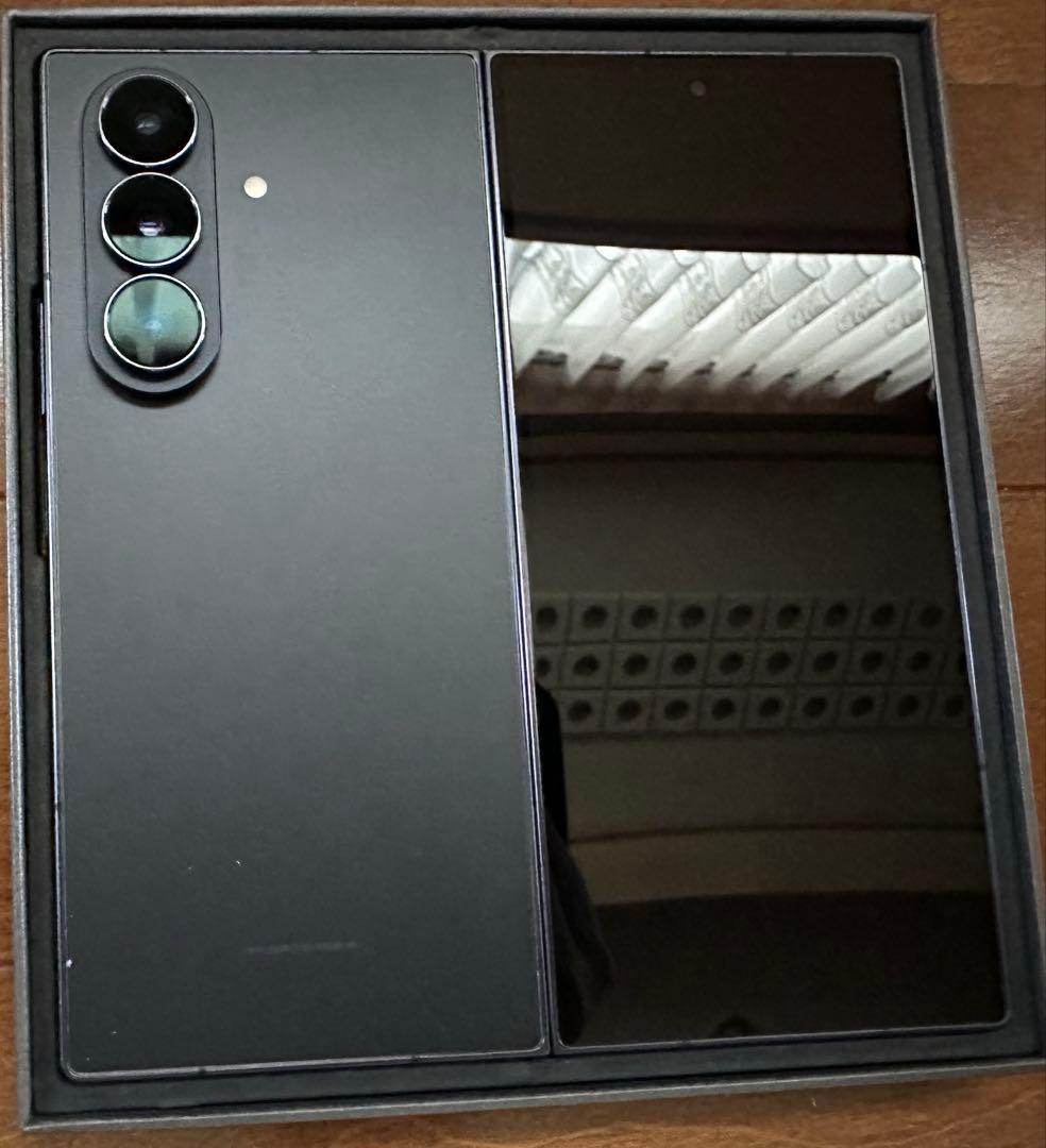 新品同様品‼️Galaxy Z Fold7 256gbブラック 国内版