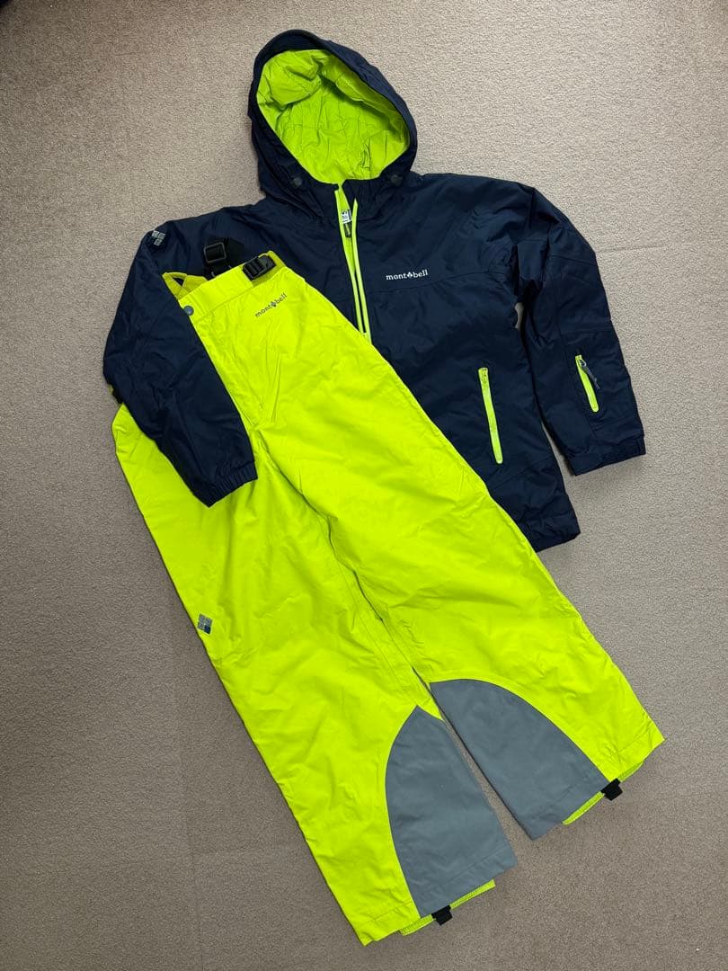 モンベル子供用スノーウェア　サイズ150cnの上下セット