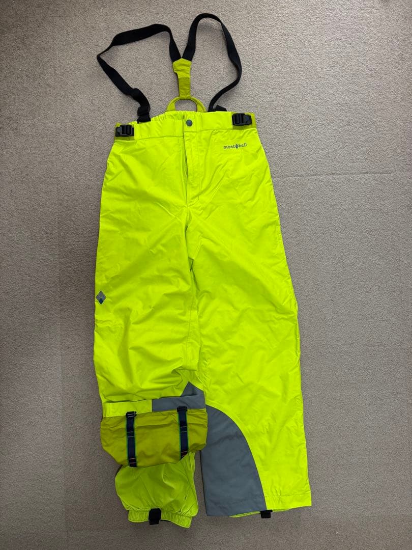 モンベル子供用スノーウェア　サイズ150cnの上下セット