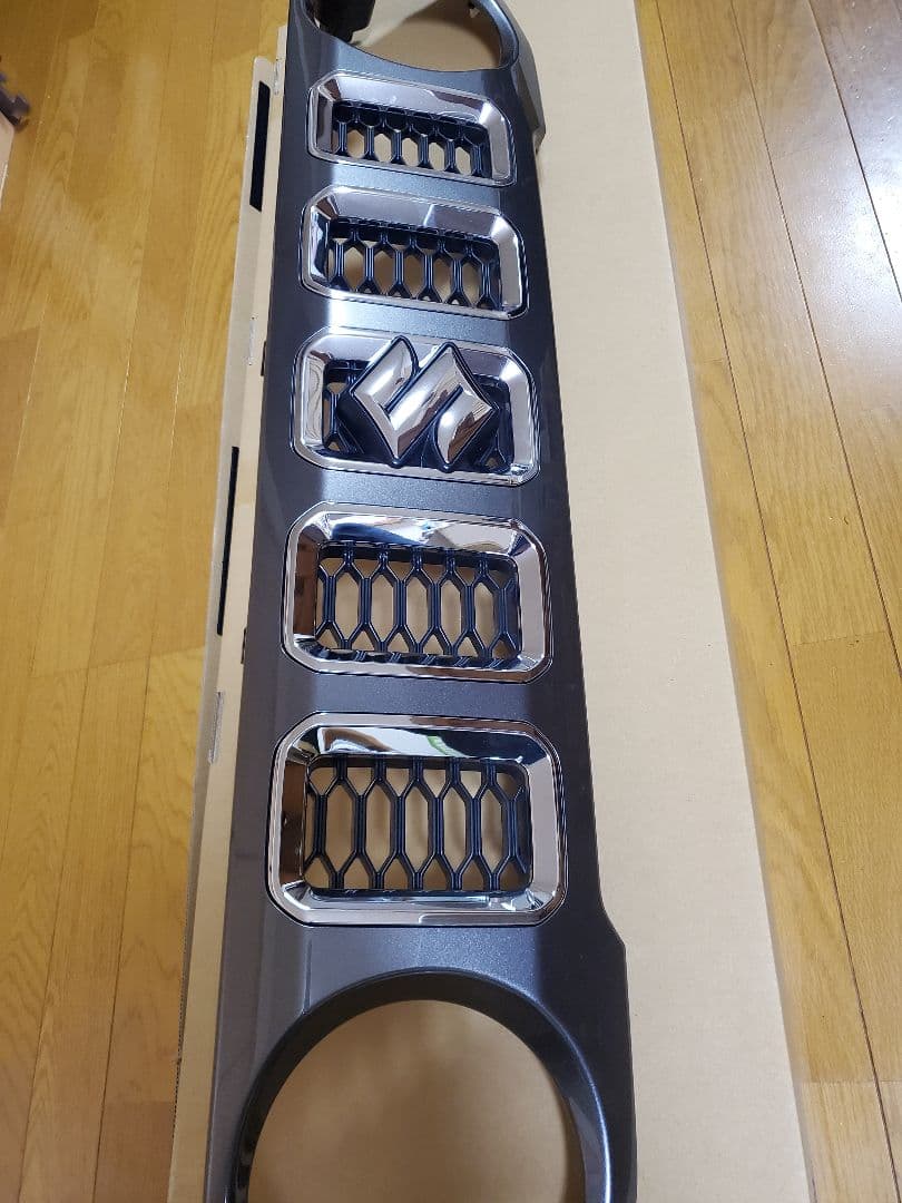 ジムニーノマド　純正　グリル