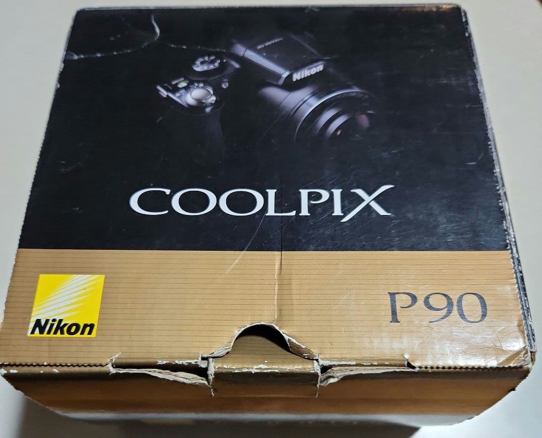 Nikon Coolpix P90 本体と付属品