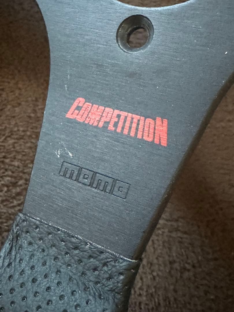 momo Competition ステアリング