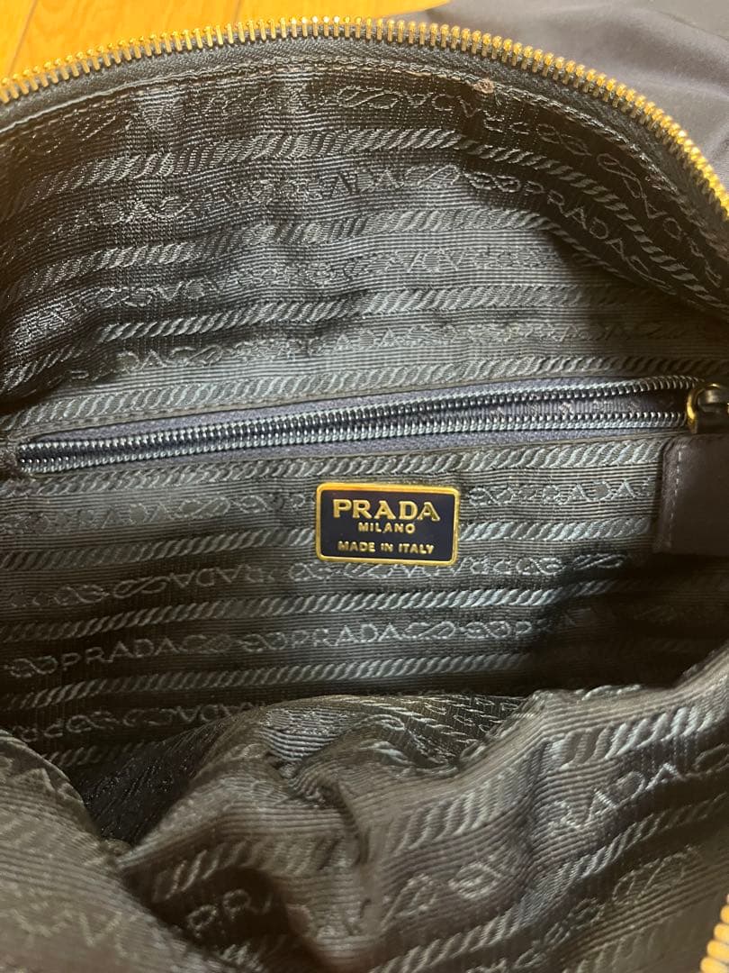 PRADAバッグ