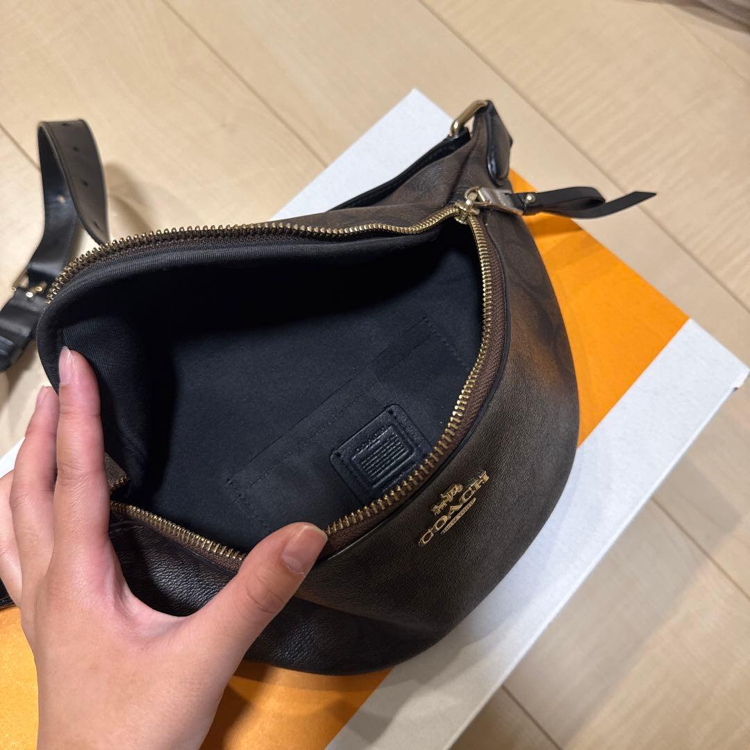 COACH ロゴ入りブラウンウエストポーチ　ボディーポーチ