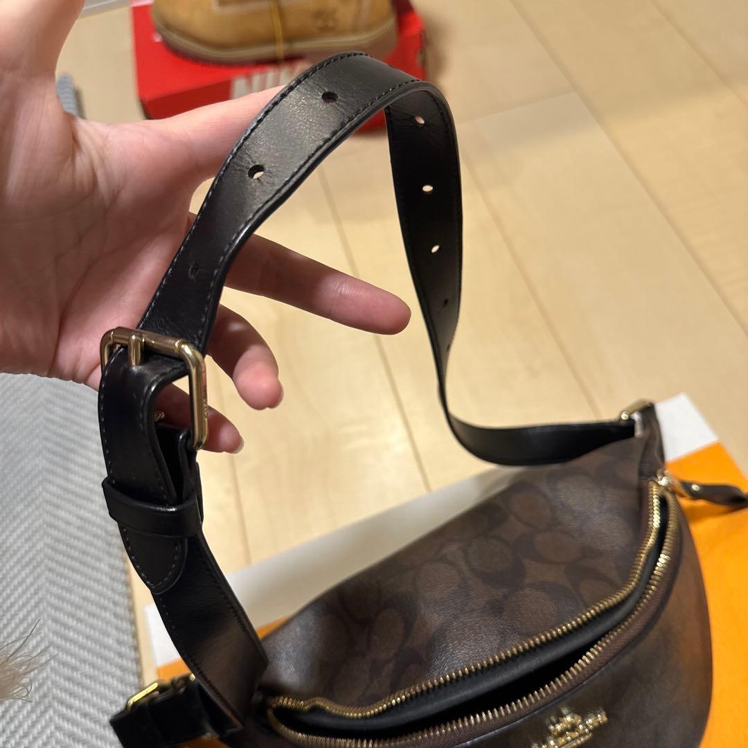 COACH ロゴ入りブラウンウエストポーチ　ボディーポーチ