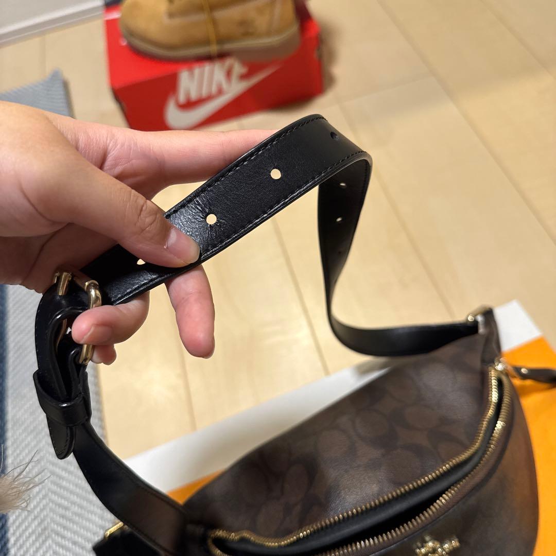 COACH ロゴ入りブラウンウエストポーチ　ボディーポーチ