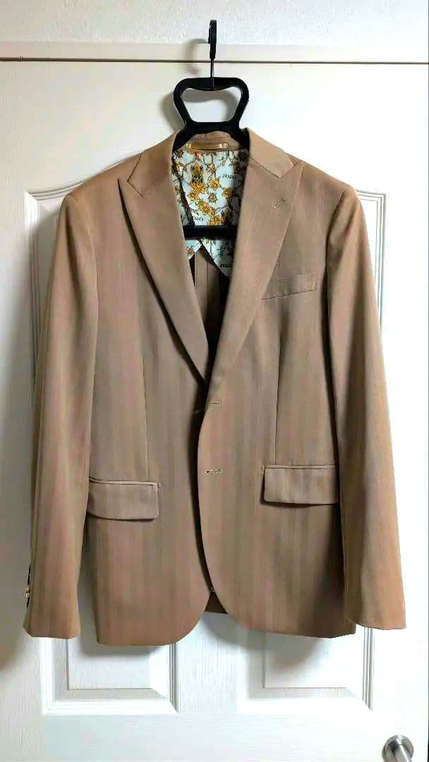 ジョジョの奇妙な冒険 黄金の風 セットアップスーツ ベージュ