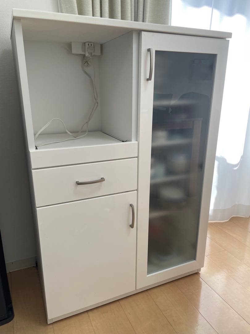 キッチン収納　食器棚　キッチンボード　白