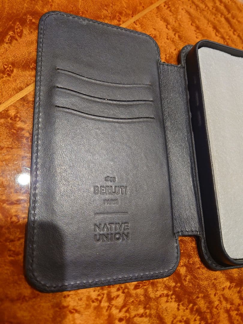 BERLUTI iPhone15pro スマホケース ベルルッティ スクリット