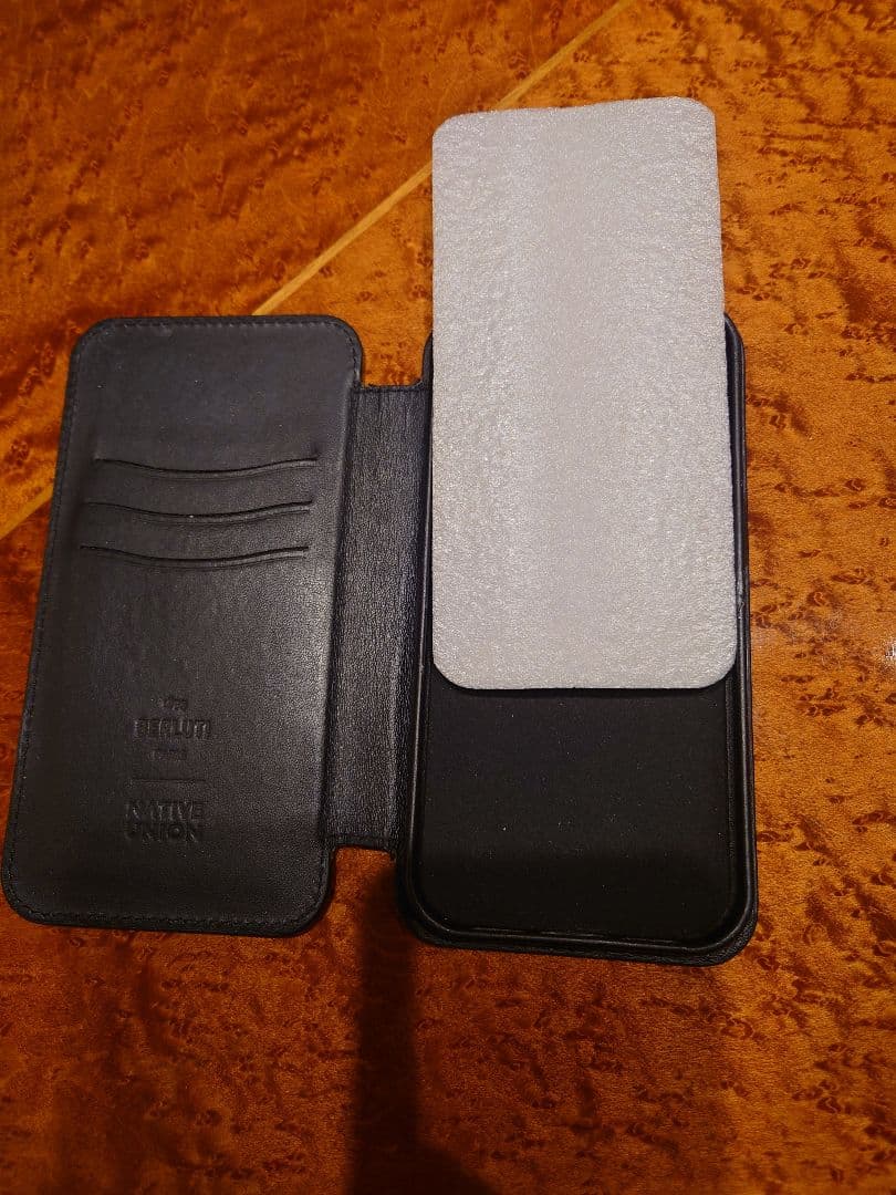 BERLUTI iPhone15pro スマホケース ベルルッティ スクリット