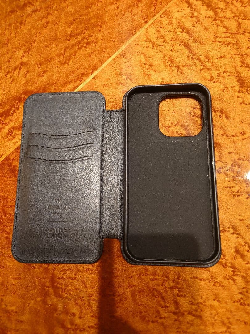 BERLUTI iPhone15pro スマホケース ベルルッティ スクリット