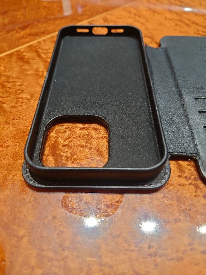 BERLUTI iPhone15pro スマホケース ベルルッティ スクリット