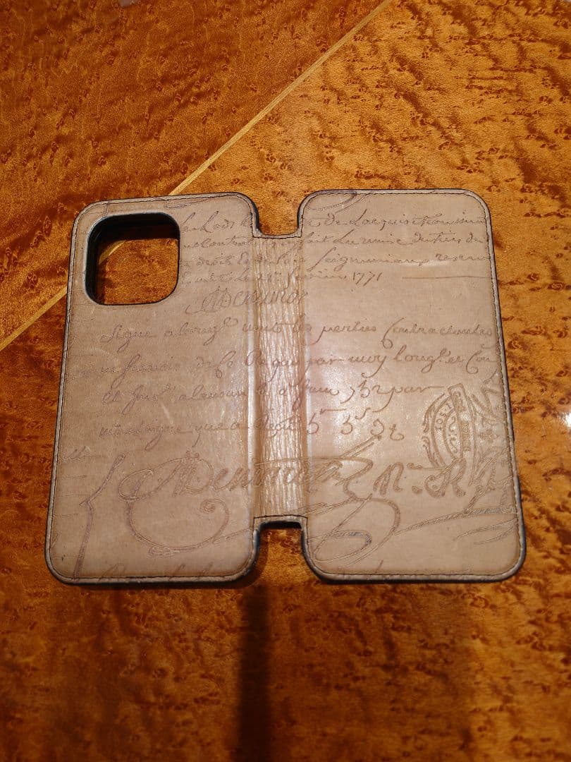 BERLUTI iPhone15pro スマホケース ベルルッティ スクリット