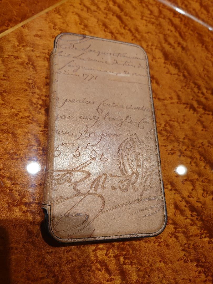 BERLUTI iPhone15pro スマホケース ベルルッティ スクリット