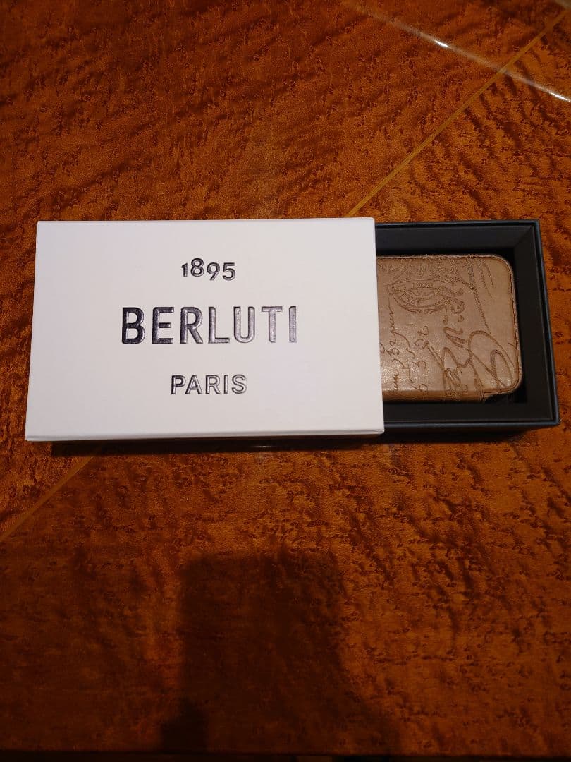 BERLUTI iPhone15pro スマホケース ベルルッティ スクリット