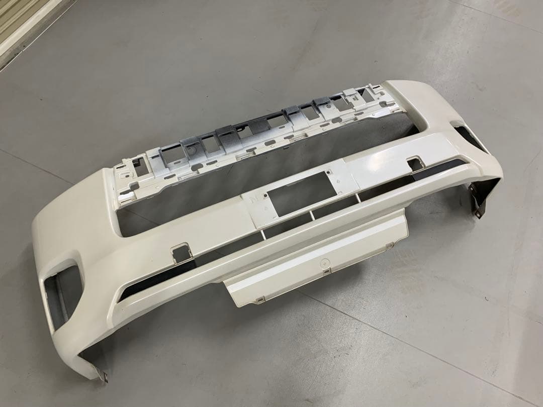 ハイエース　TRH200V 純正バンパー