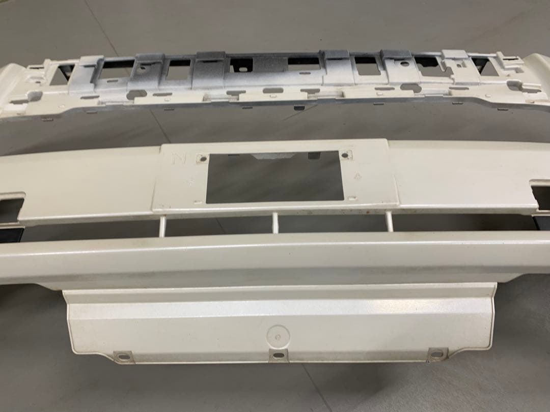 ハイエース　TRH200V 純正バンパー