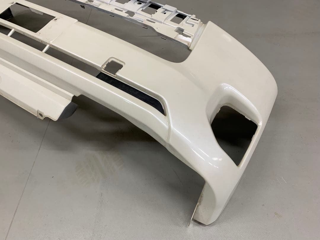 ハイエース　TRH200V 純正バンパー