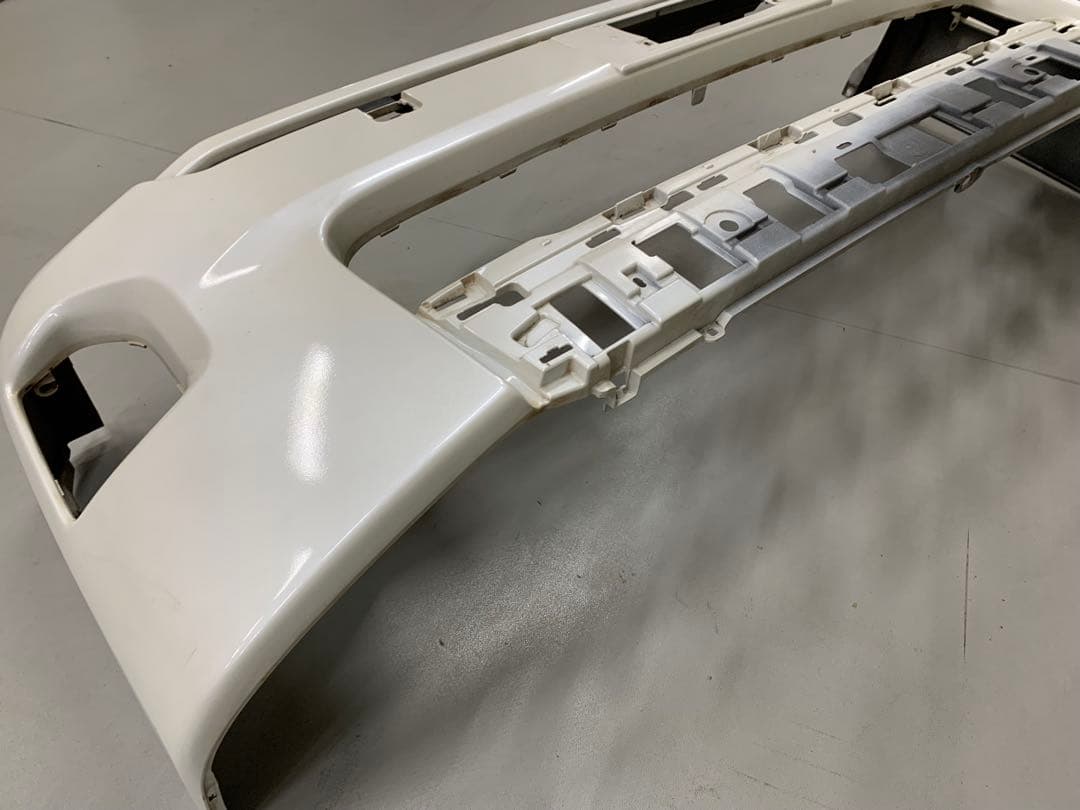 ハイエース　TRH200V 純正バンパー