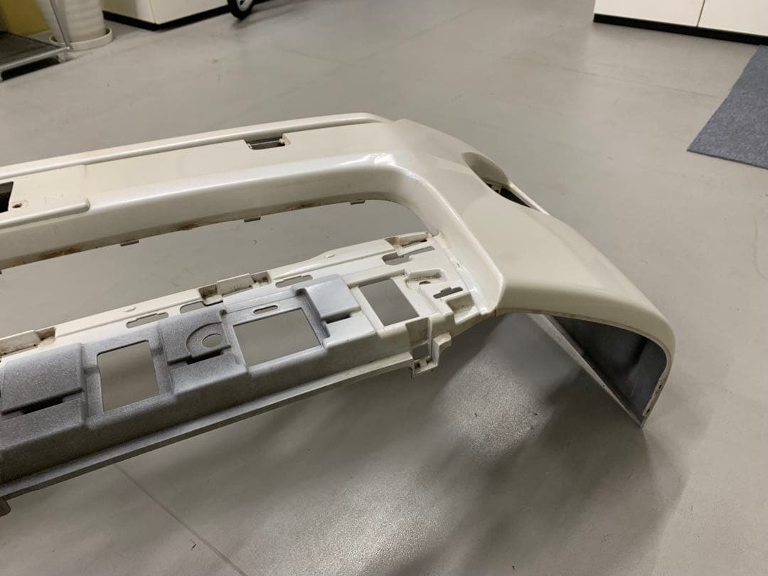 ハイエース　TRH200V 純正バンパー