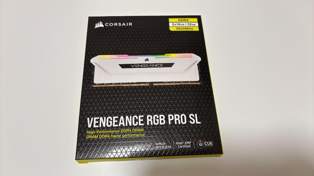 Corsair DDR4 RGB付メモリ16GB (2x8GB)
