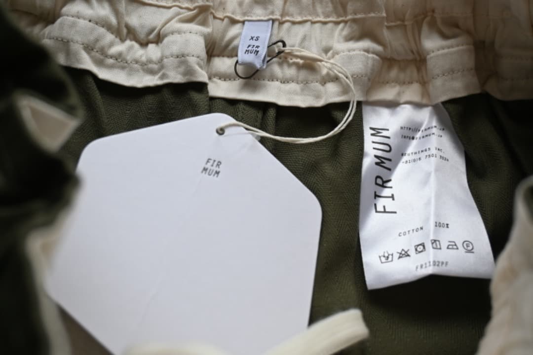 タグ付き. FIRMUM カーキパンツ. ヘリンボーン