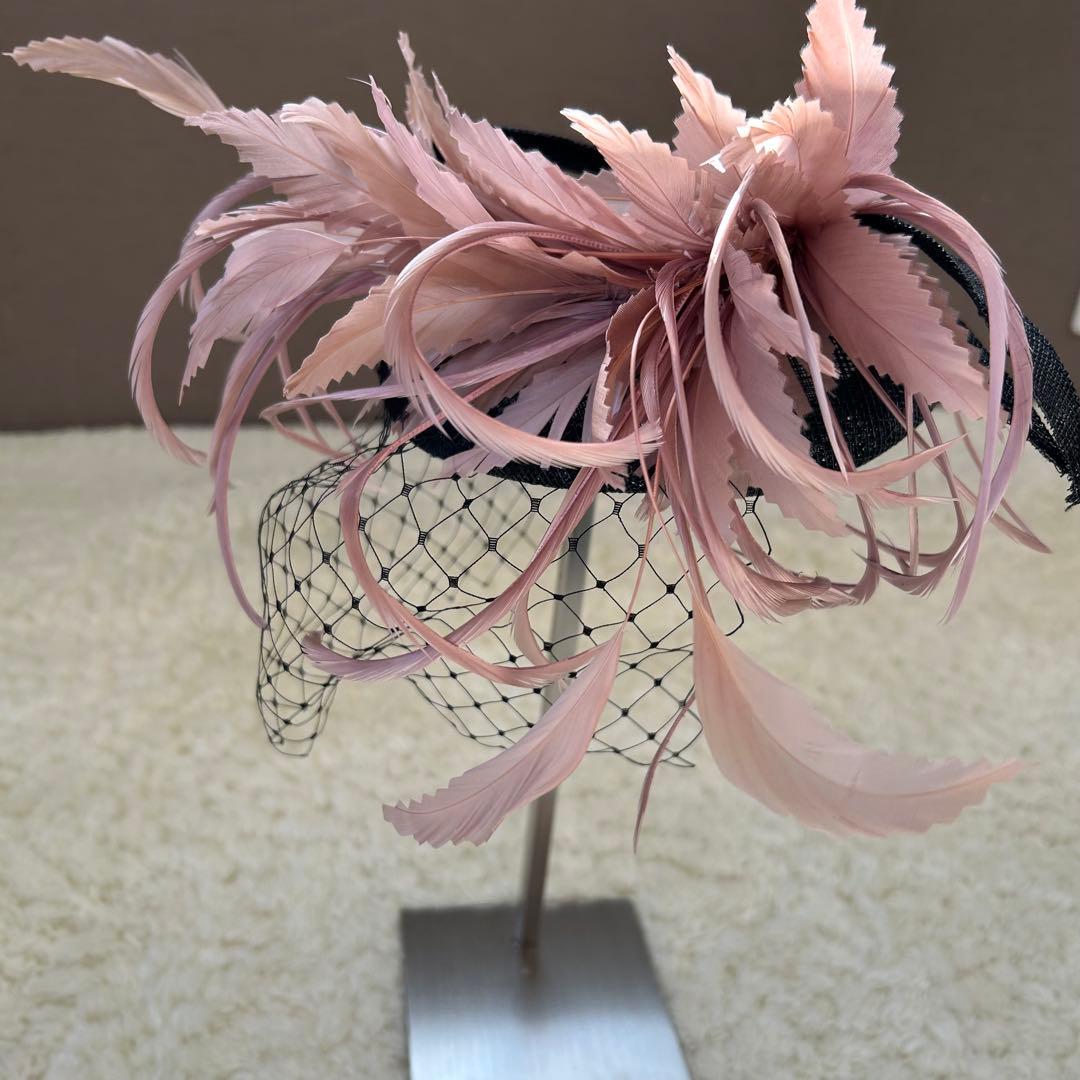美品✨ミサハラダmisaharada ヘッドドレス 羽根 トーク ベレー